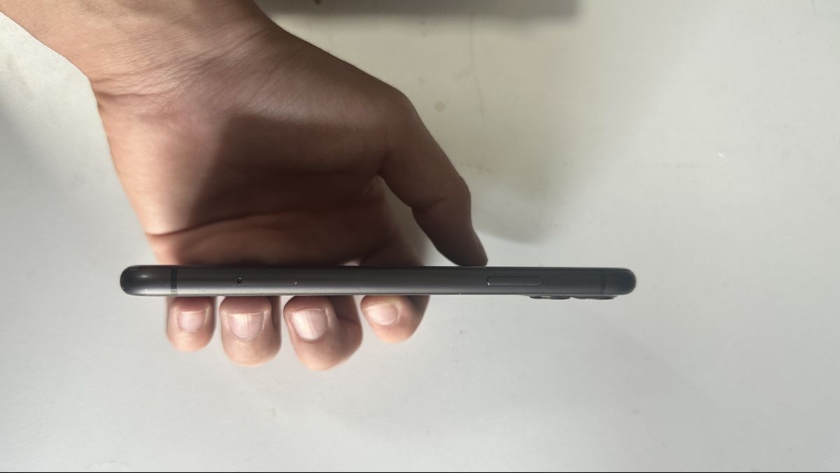 Apple Telefoni cellulari / Smartphones: Iphone 11 Schwarz – Nuovo (secondo la descrizione) da Adliswil venduto da Leg_Noev 3