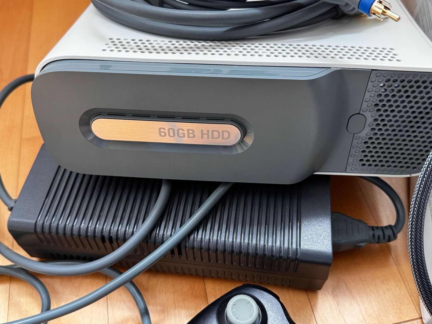 Microsoft Console: XBOX 360 Konsole mit Kinetic, 2 Controller und 6 Spielen – Usato da Heiden venduto da Manimatic 2