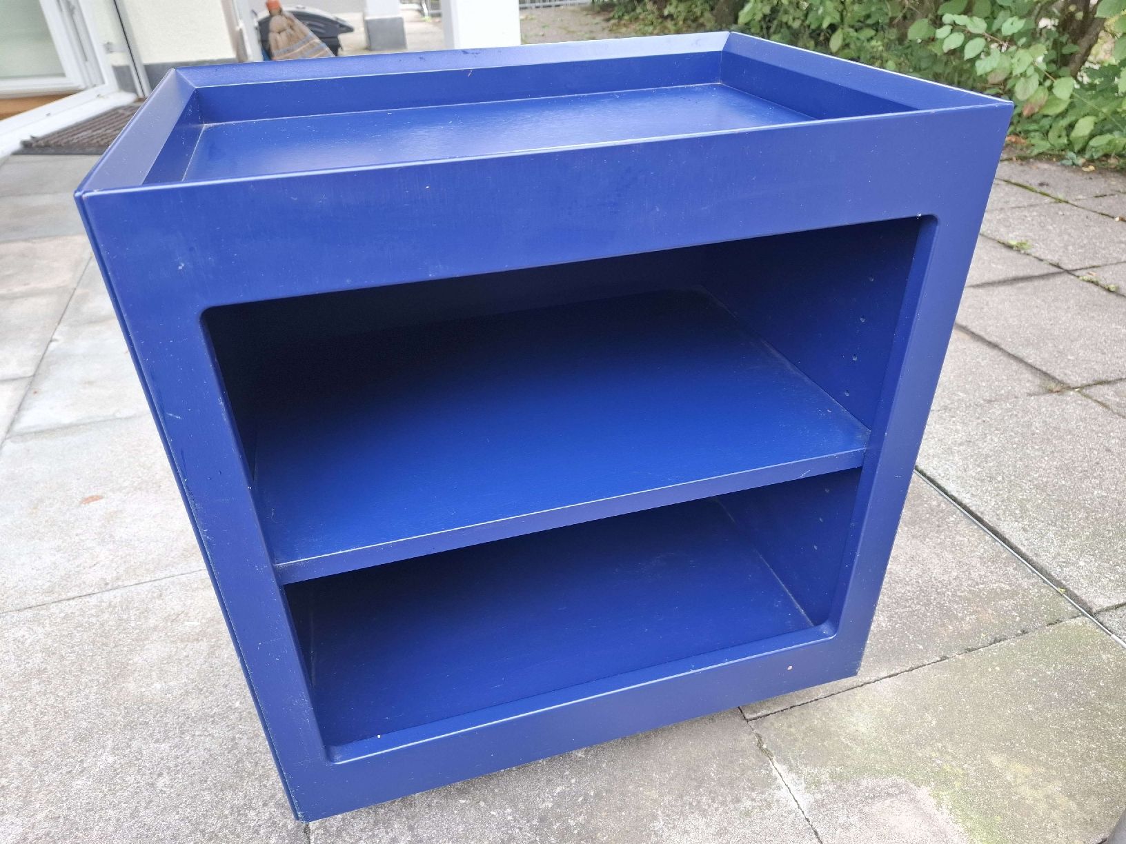 Regale: Regal blau mit Ablagefach auf Rollen – Gebraucht aus Horw von Supervannie