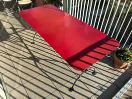 Metall-Gartentisch rot antik