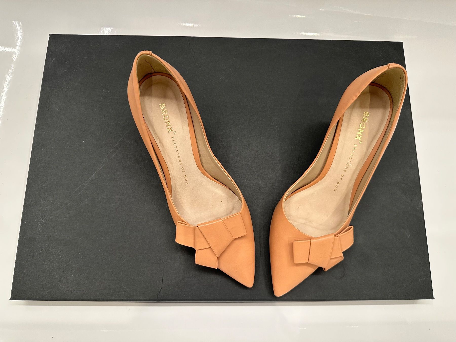 Scarpe da donna: Bronx schöne pumps 39 – Usato da Lachen SZ venduto da Alebedeva 1