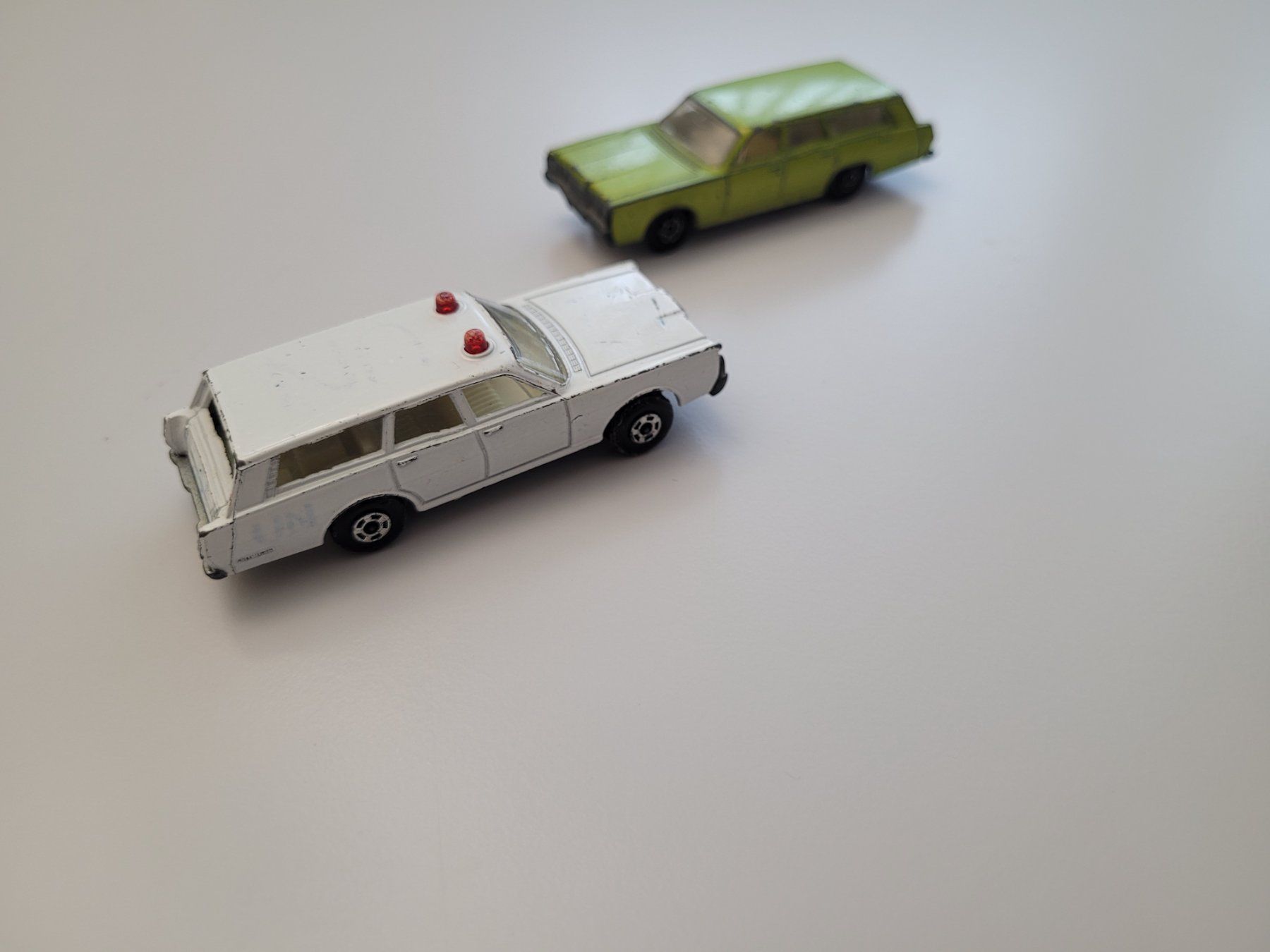 Lesney Modellini d'auto: 2 FORD MERCURY (LESNEY MATCHBOX) 1/64 – Usato da Zumikon venduto da tho_9zm8 2
