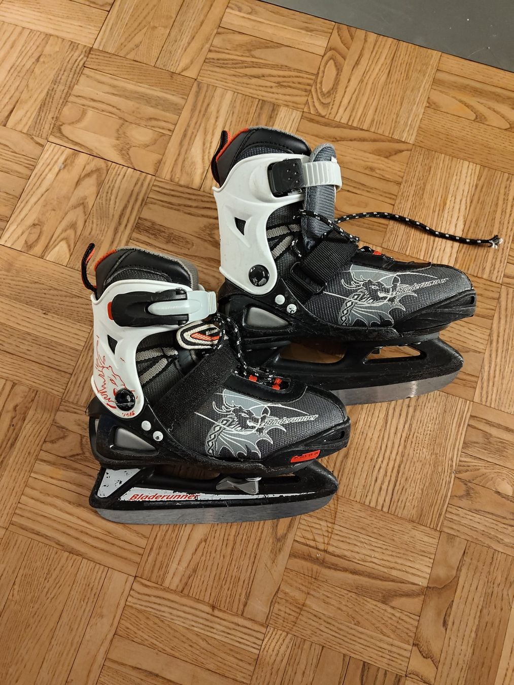 Schlittschuhe: Kinderschlittschuh – Gebraucht aus Hinwil von grb02