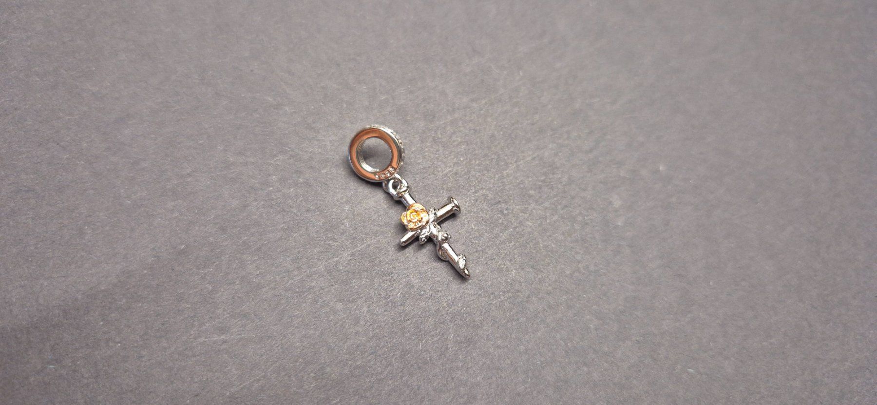 Anhänger: Silber Charm Kreuz mit Rose +Garantie – Neu (gemäss Beschreibung) aus Rotkreuz von Carbone_Bijou-Shop 1