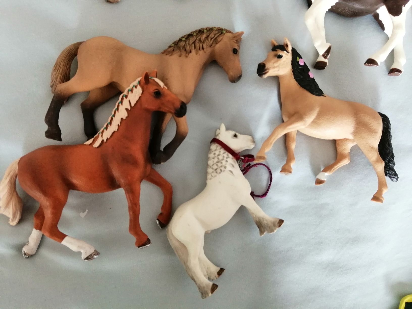 Schleich Giocattoli: 8 Schleich Pferde mit geschmückter Mähne – Nuovo (secondo la descrizione) da Wettingen venduto da penelope39 1