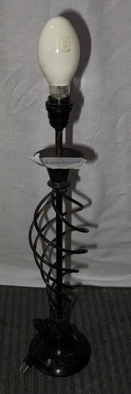 Lampen: Tischlampe Eisen mit Schirm – Gebraucht aus Rorschacherberg von snOOpydOg11 7