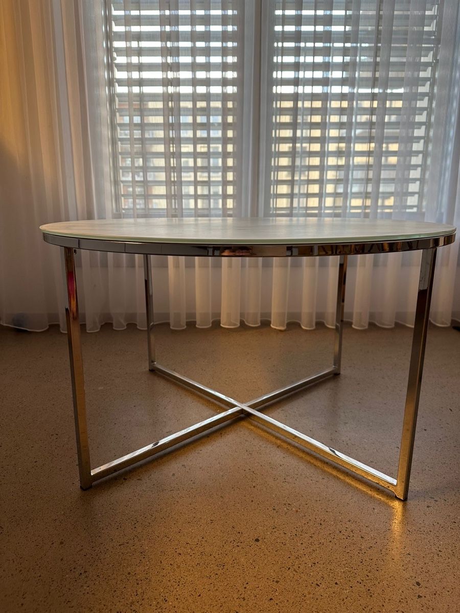 Tavoli: Couchtisch mit Glasplatte in Marmor-Optik – Nuovo (secondo la descrizione) da Zürich venduto da ner_j6xn 1