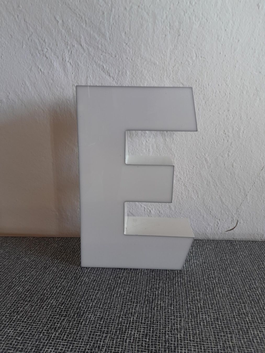 Alle Dekorationen: Kunststoff Buchstabe "E" – Gebraucht aus Männedorf von Bel-view 1