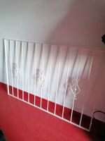 Gitter weiss Metall mit Verzierungen Länge 175cm, Höhe 118cm