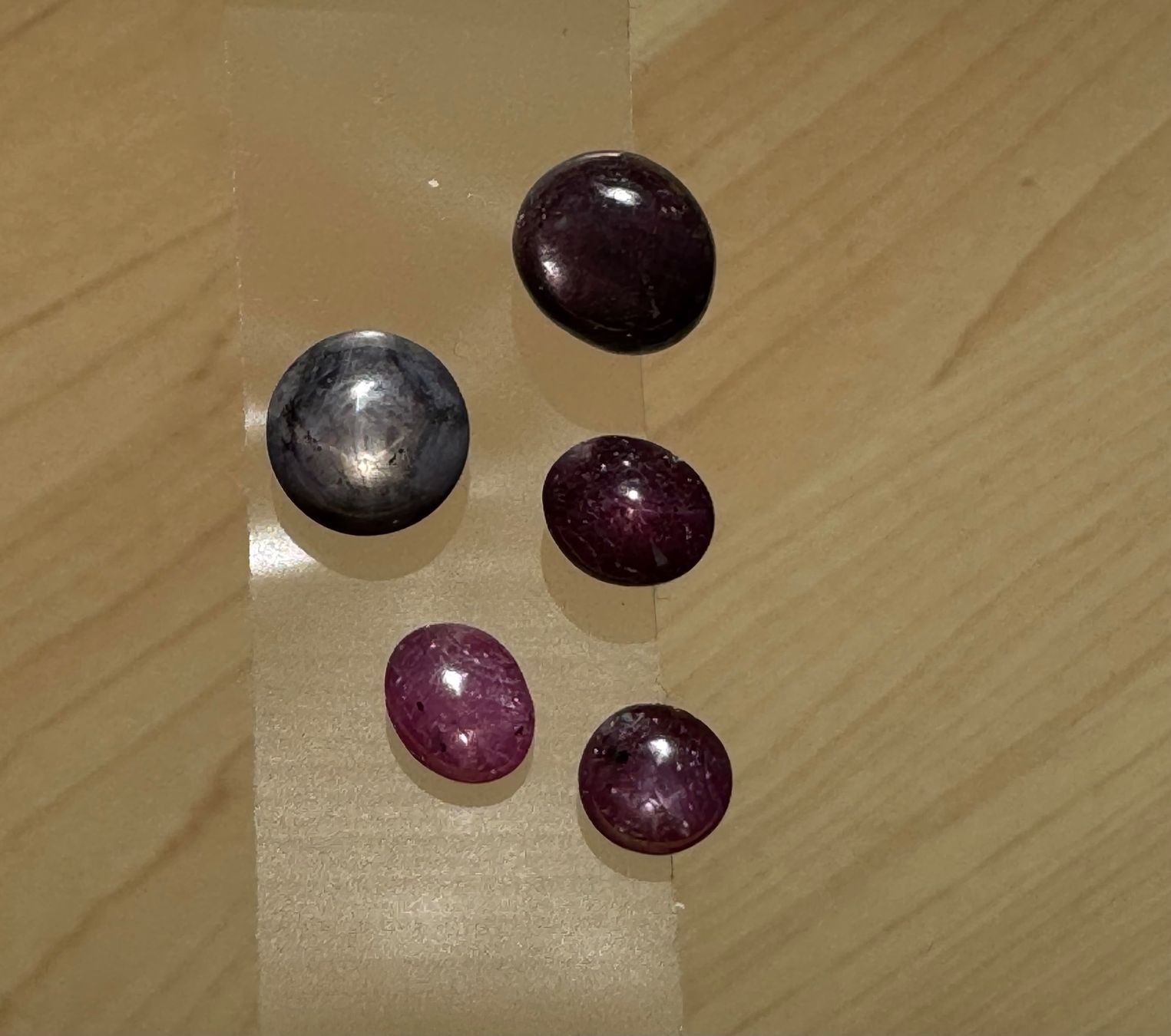 Pietre preziose: Stern Rubin 5 Cabochons wunderschön ECHT – Nuovo e nell'imballaggio originale da Leuggern venduto da gemshow 2