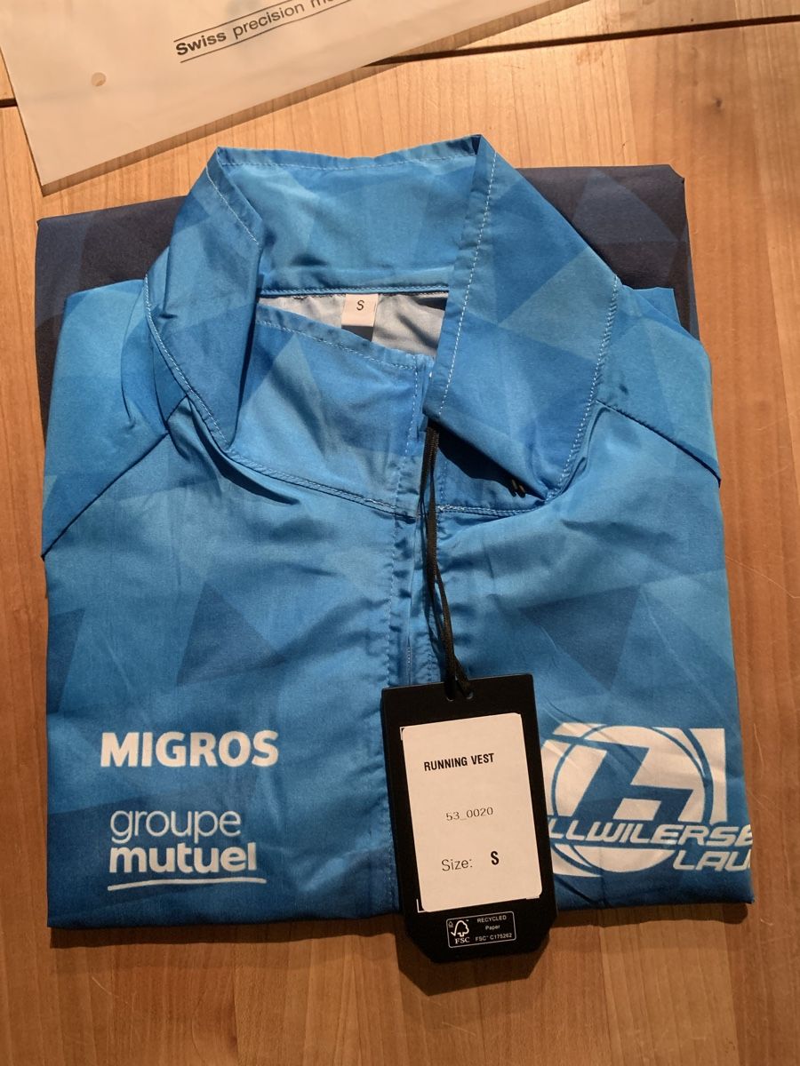 Canottiere & Pantaloni: Hallwilerseelauf Veste Running – Nuovo e nell'imballaggio originale da Aarwangen venduto da ChristineHoKa 2