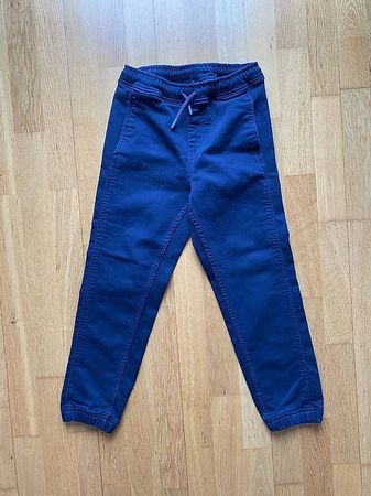 Stoffhose, Jogger, Gr. 128, sehr guter Zustand 