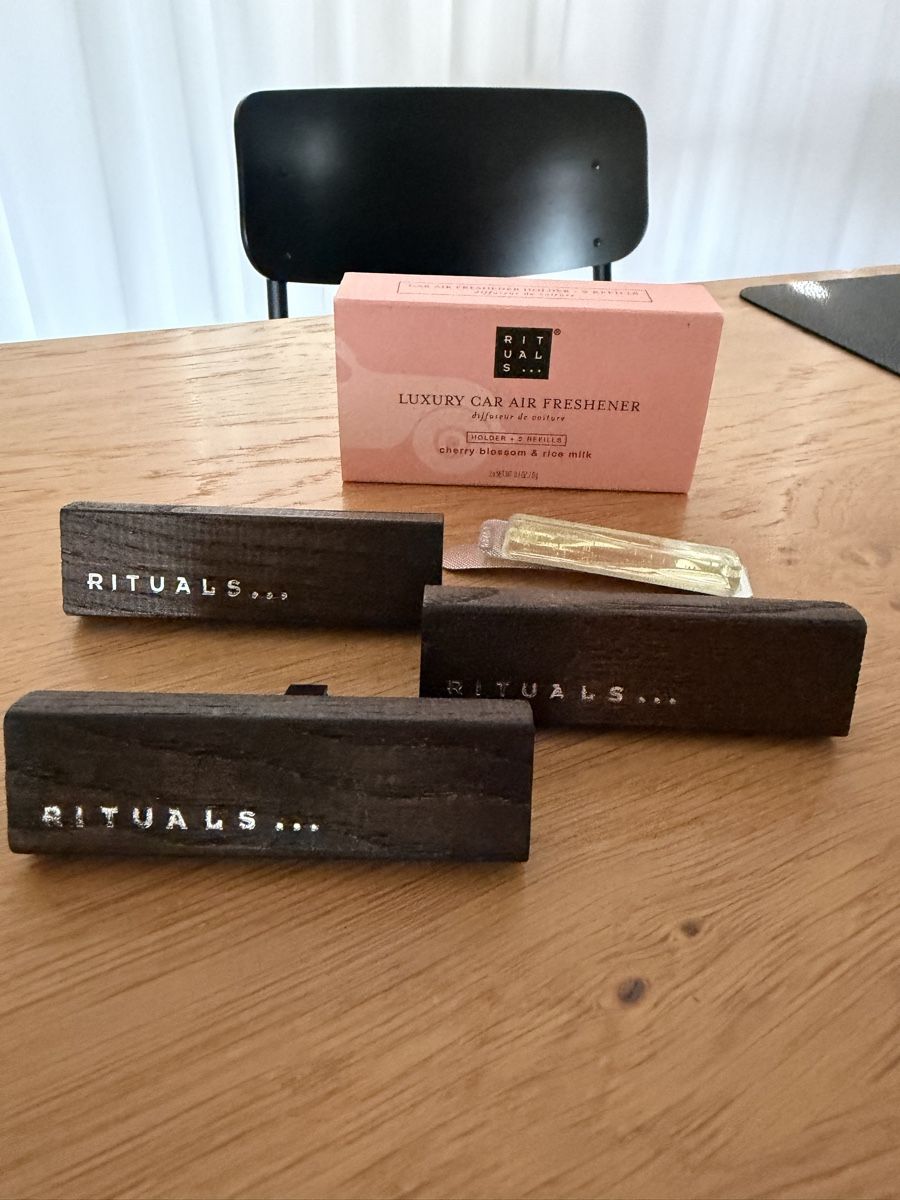 Rituals Spray per ambienti: 3x RITUALS Auto Lufterfrischer Holder +1x Refills Cherry – Nuovo (secondo la descrizione) da Rudolfstetten venduto da Coile 1