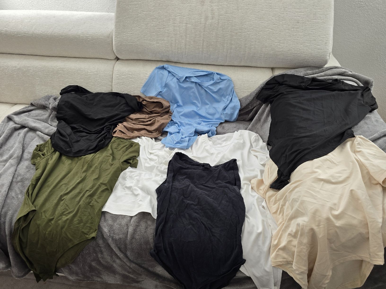 Lots de vêtements: Damen-Kleider – D'occasion à Knonau par Vrony6 5