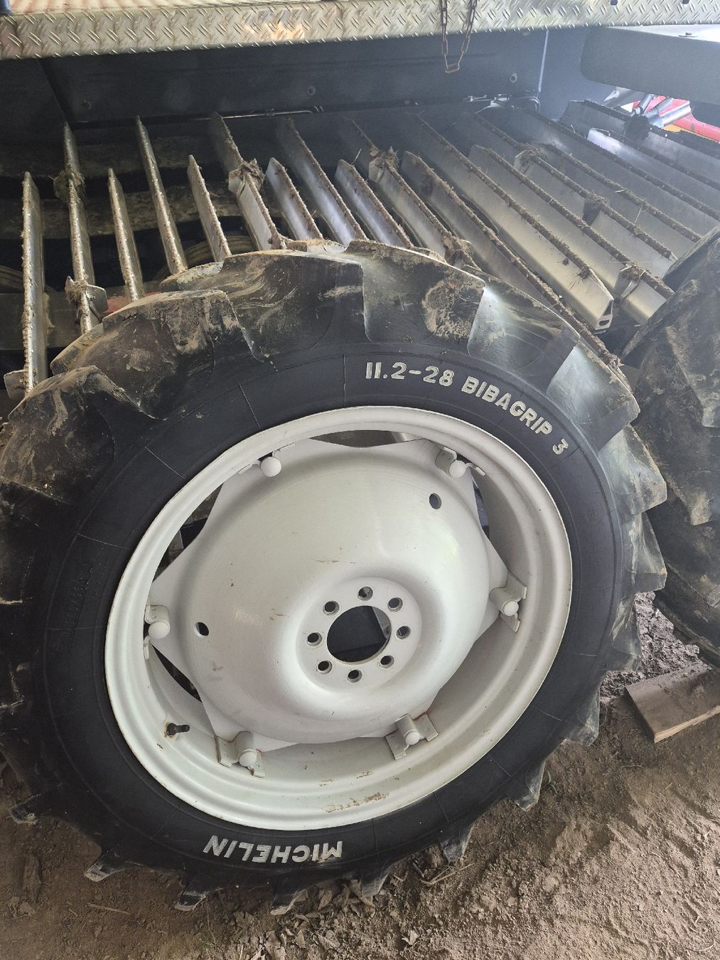 Michelin Pneumatici & Ruote complete: Roues de tracteur 11.2 R28 – Usato da Cortaillod venduto da all_m8nh 2