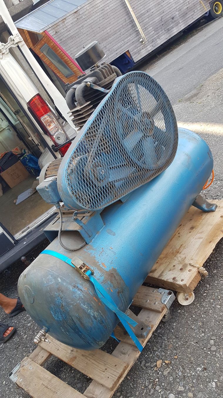Compresseurs: COMPRESSOR 380V – D'occasion à Biel / bienne par Sarouch9 1