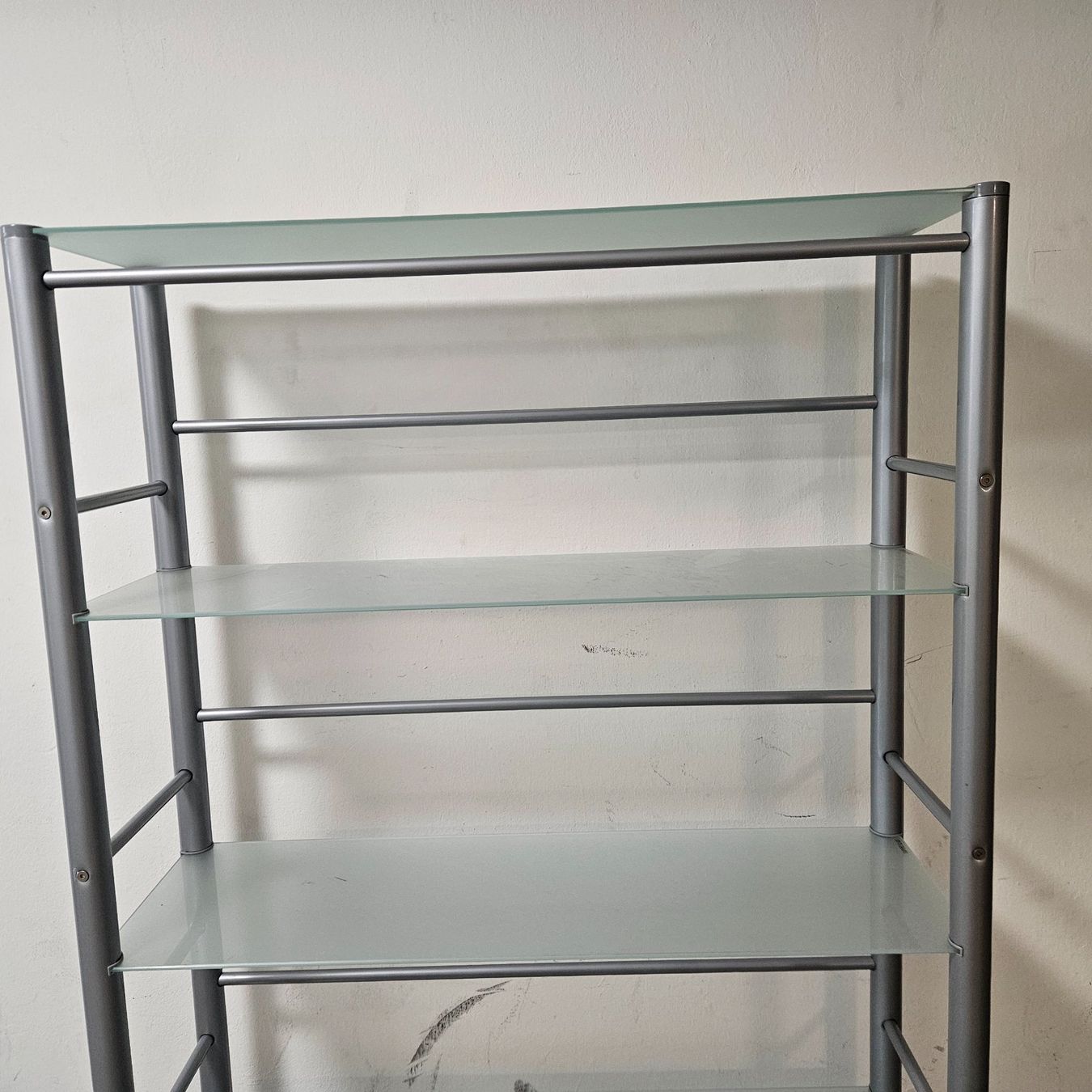 Scaffali: 2 Stück Metallgestelle mit je 5 Glasplatten – Usato da Merzligen venduto da Marthe22 2