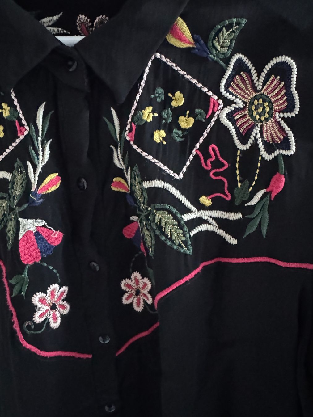 Zara Blusen: Chemise brodée Zara. – Gebraucht aus Clarens von Fmoi 3