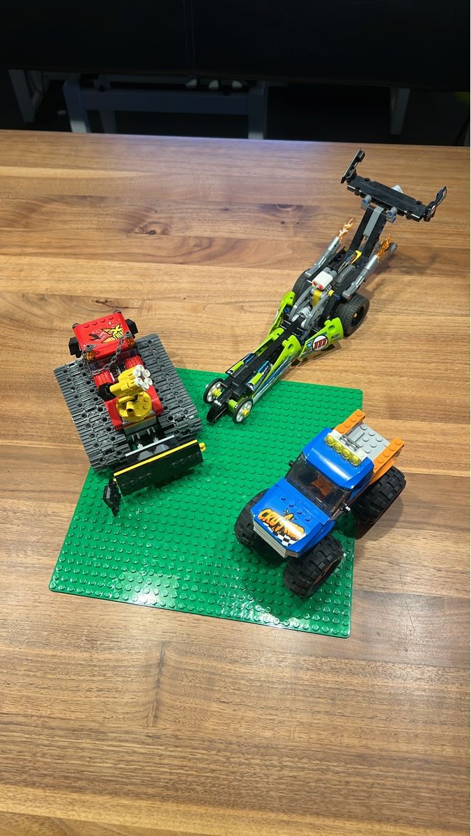 Lego Jeux de construction: LEGO Technic vehicles set used condition – D'occasion à Zürich par JuneBaby12