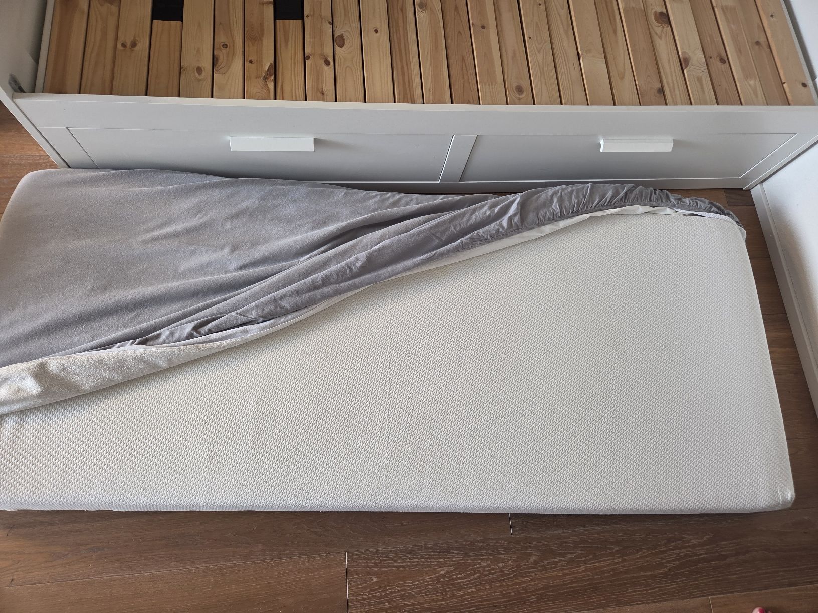 Ikea Letti: Brimness Bett mit 2 Schubladen – Usato da Jona venduto da bluefeeling 5