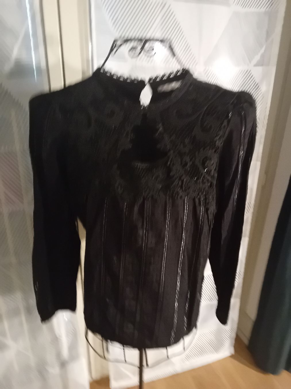 Camicette: bluse von sfera mit spitze gr S – Nuovo (secondo la descrizione) da zürich venduto da janjaz