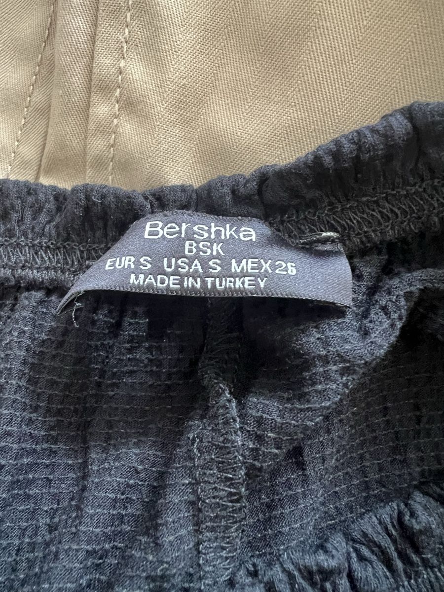 Bershka Top: Bershka offshoulder Top – Nuovo (secondo la descrizione) da Bern venduto da lea_wf9x 1