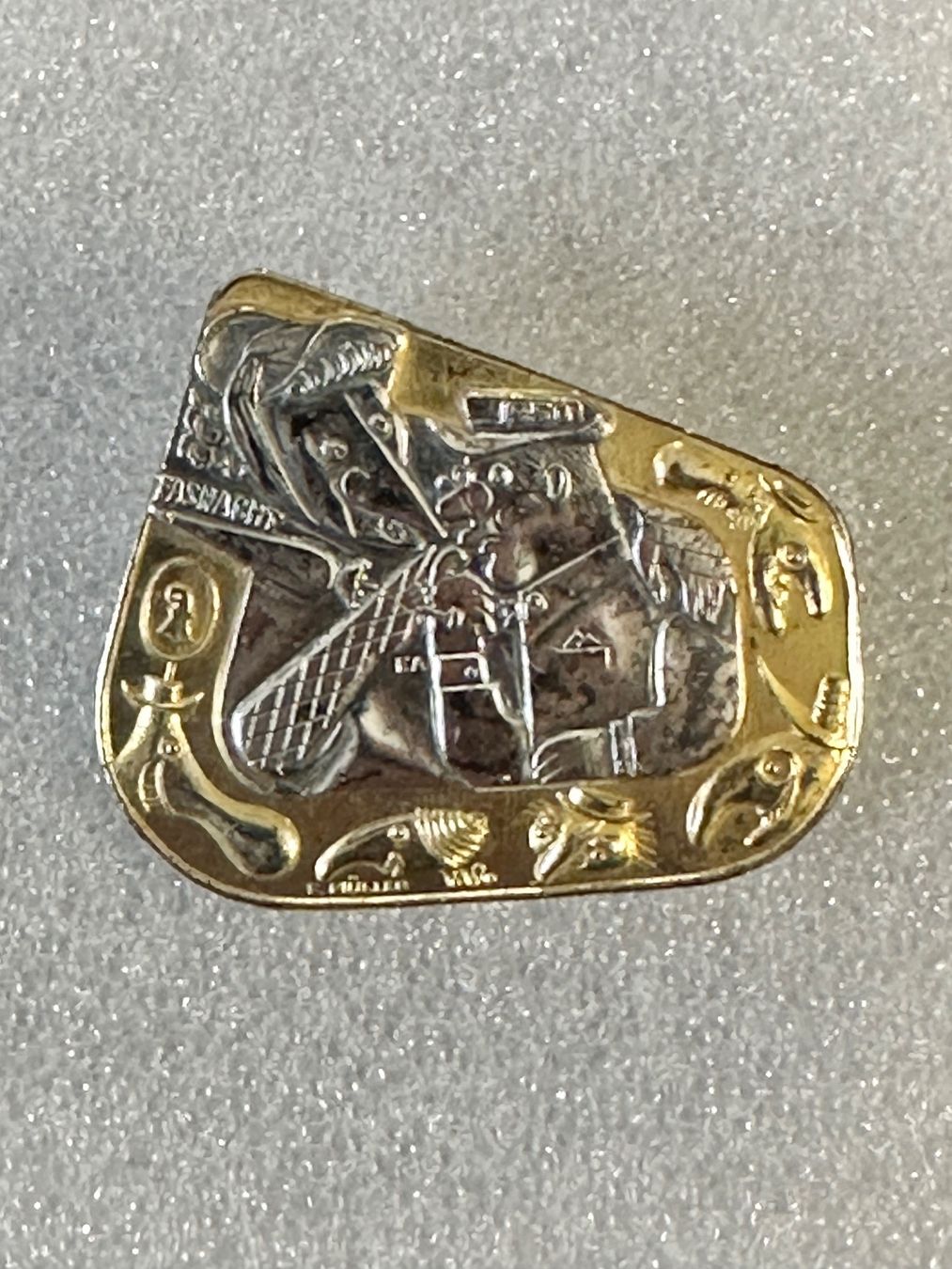 Basler Plaketten & Abzeichen: Fasnacht Basel GOLD 1950 – Gebraucht aus Basel von fasnachtsoutlet1965