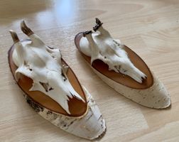Rehschädel Trophäen auf Holzschild, 2 Stück