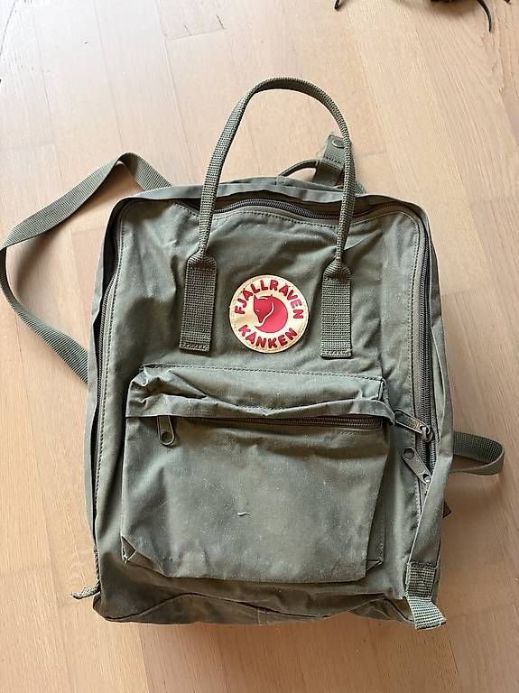 Fjällräven Zaini: TAGESRUCKSACK FJÄLLRÄVEN – Usato da Niederrohrdorf venduto da jen_f6cj