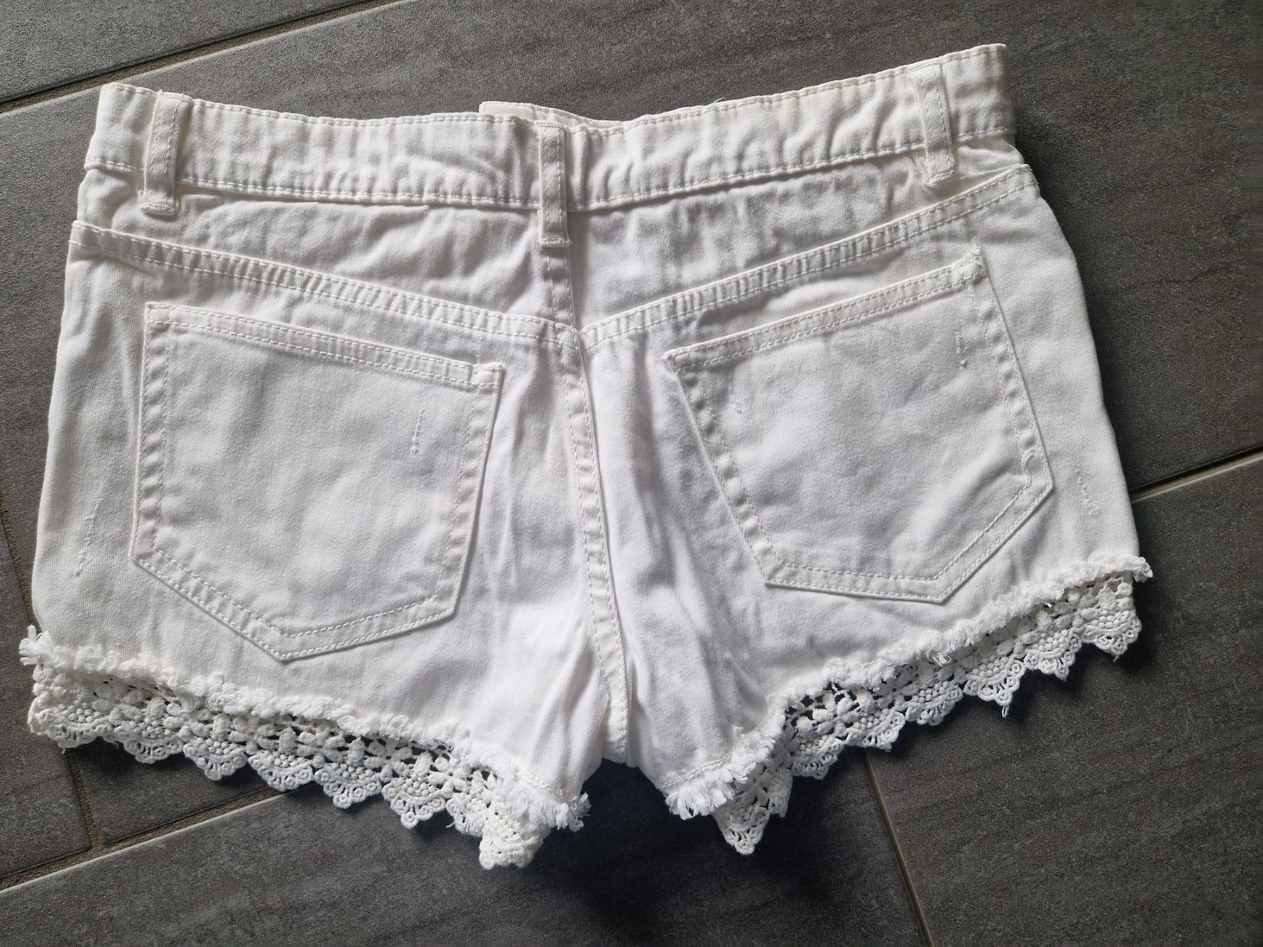 Pantaloni: YAMAMAY short weiss Gr.S – Usato da Mezzovico venduto da maemy 3