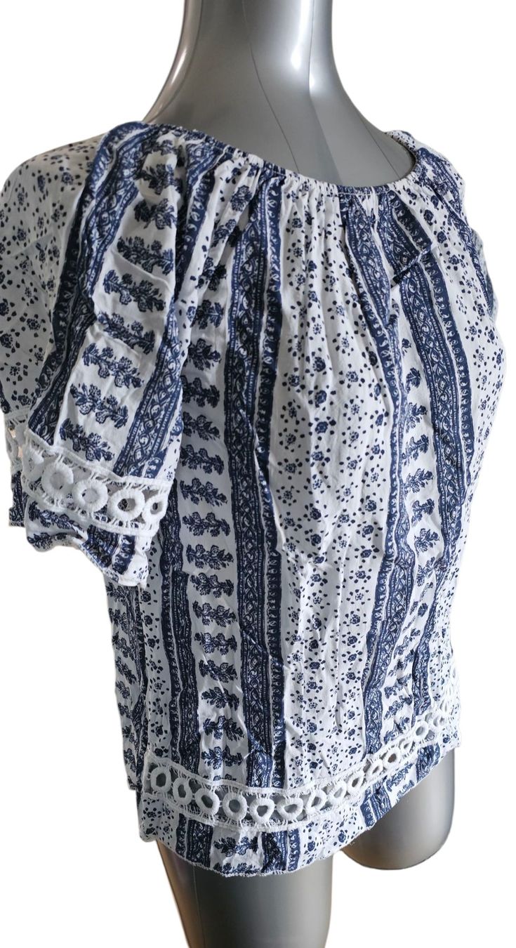 Top: Weisses Top mit blauem Muster, Gr. S – Usato da Langenthal venduto da SecondChanceShop 2