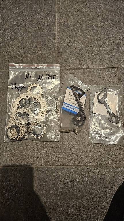Pezzi di ricambio: Cassette Ultegra 11-28 – Nuovo (secondo la descrizione) da La Tour-de-Trême venduto da Ant13