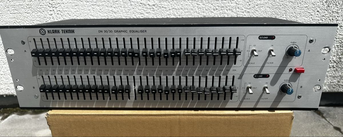 Equalizzatori: Klark-Technik DN 30/30 Dual Channel Grafik Equalizer  – Usato da Zürich venduto da deftwow