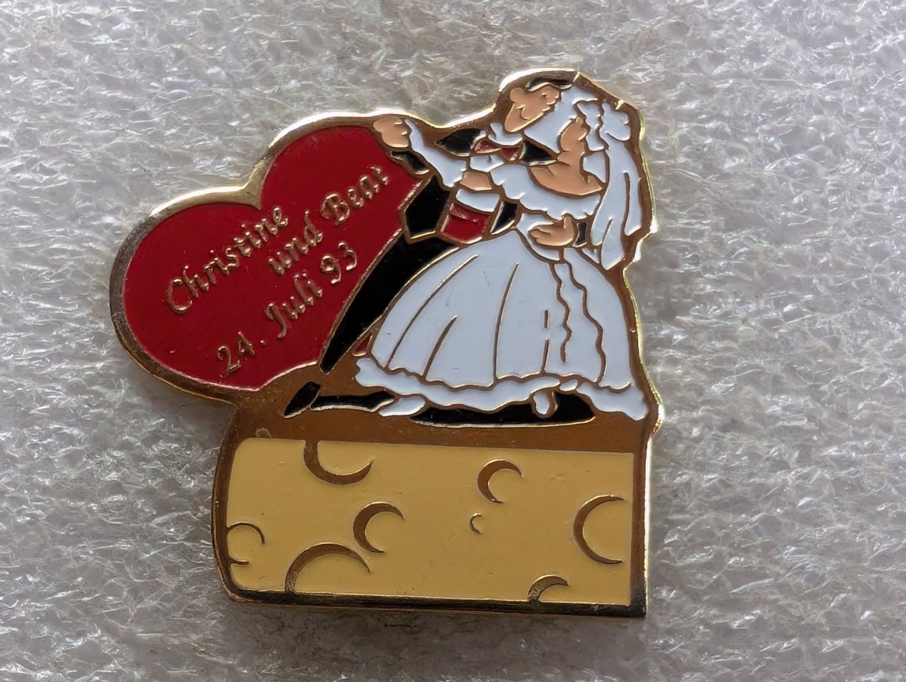 Placchette & Badge: Ansteckpin 218: Christine & Beni – Usato da Oppligen venduto da Pin-Fall-Shop