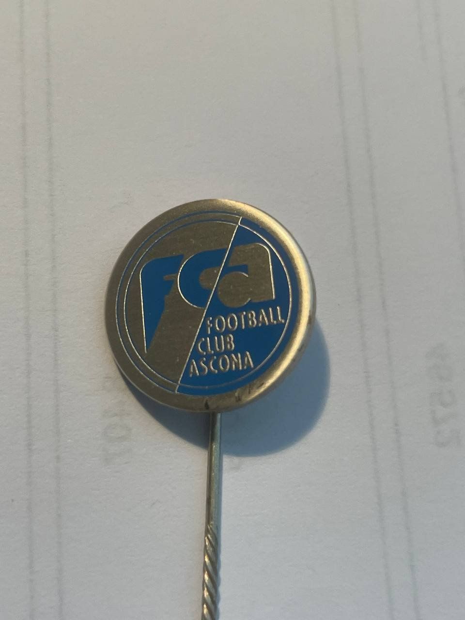 Placchette & Badge: 47. Anstecknadel - FC Ascona – Usato da Luzern venduto da Irek 1