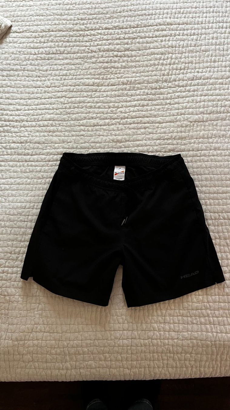 Head Hosen: HEAD: schwarze Tennisshorts – Gebraucht aus Zürich von ann_ngp7