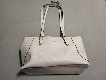 Stylische Guess Handtasche Weiss