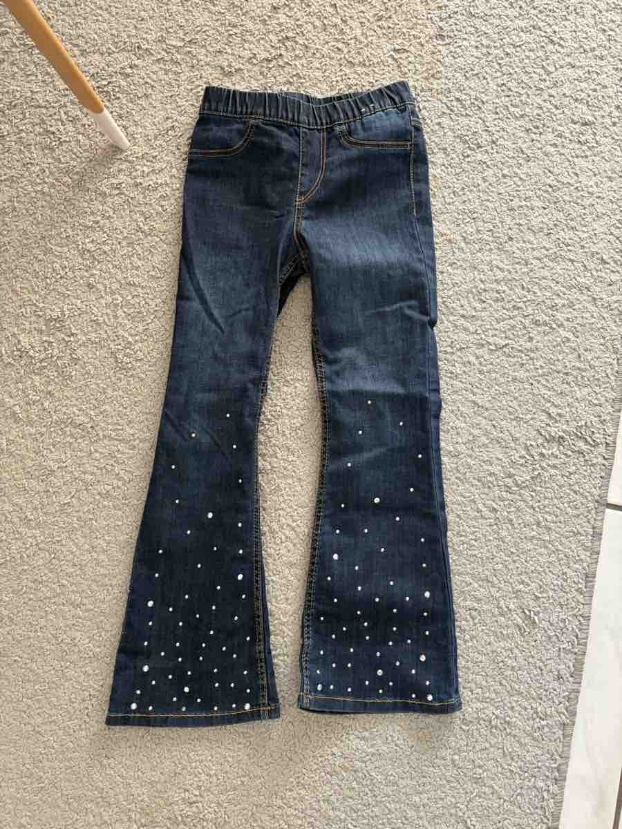 H&M Pantaloni: Mädchen Jeans dunkelblau mit Nieten – Usato da Zofingen venduto da SaraMay
