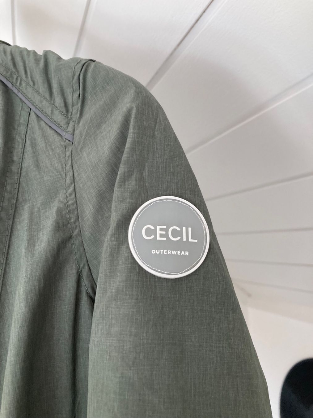 Cecil Jacken: Veste Cecil outerwear gris-vert XS – Gebraucht aus Epalinges von 7h48k 2