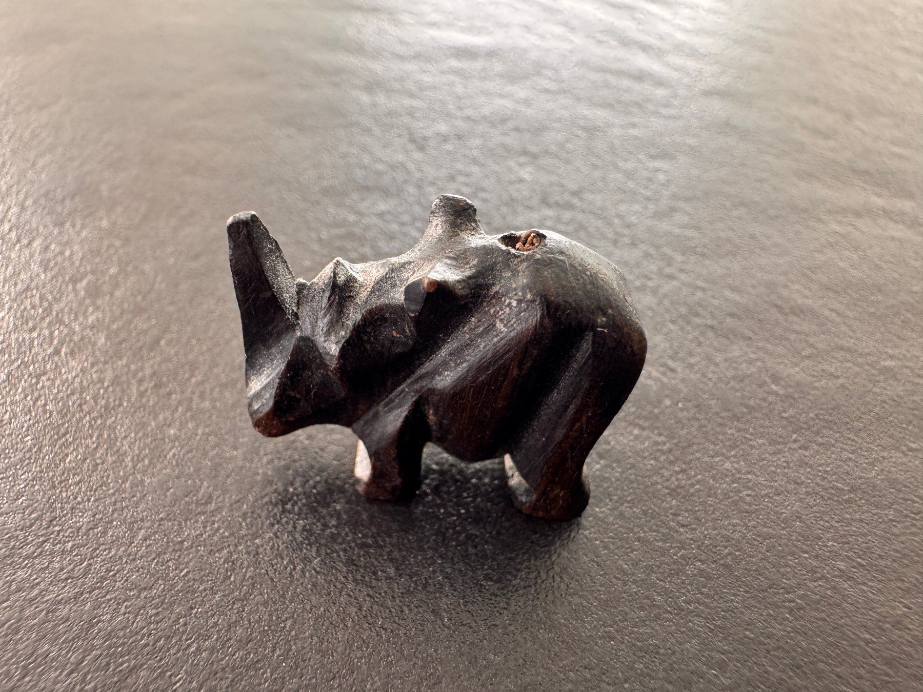 Statuette: Mini Deko Figur Nashorn aus Holz – Usato da Zollikon venduto da Krenapf 1