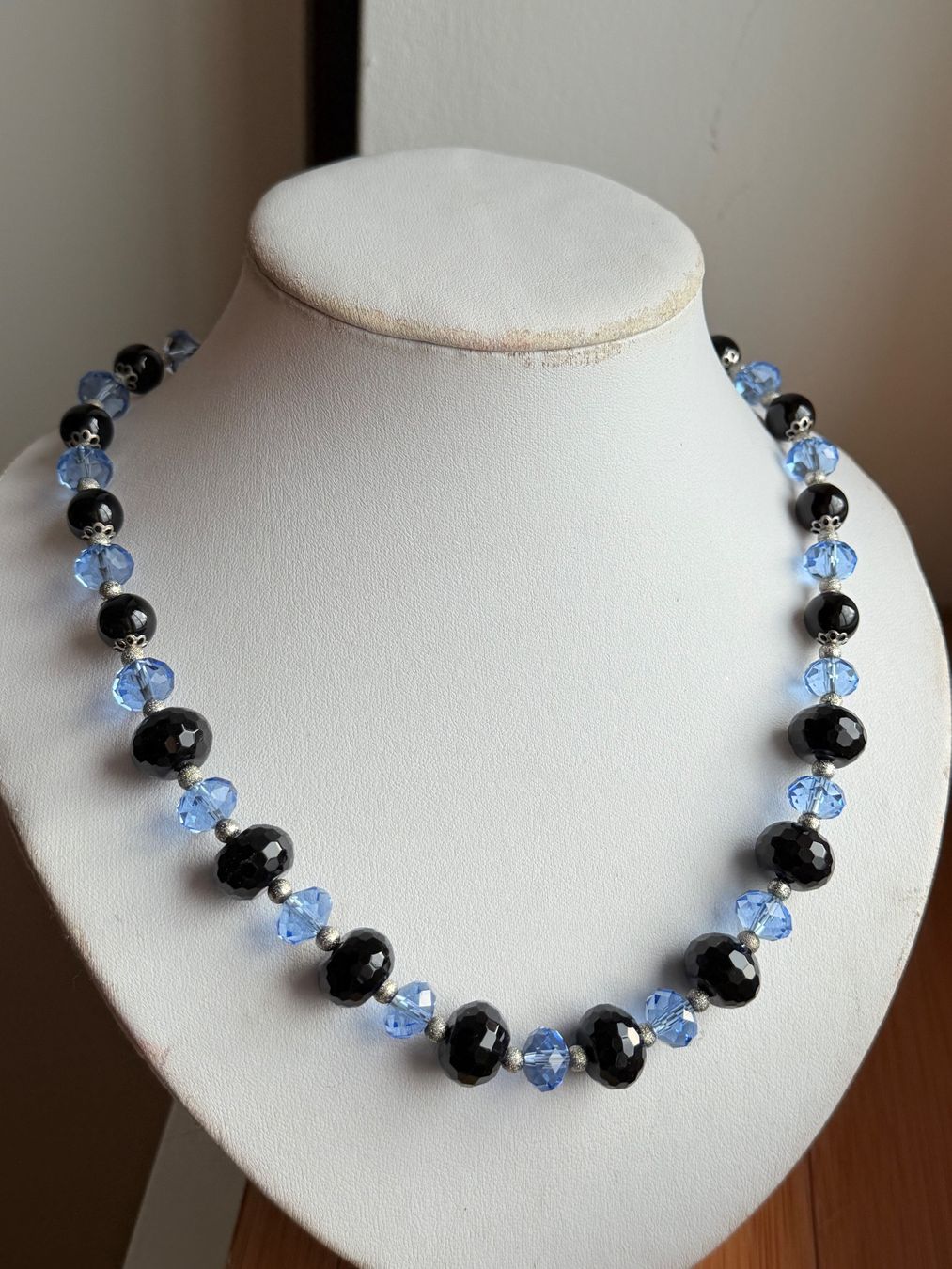Onyx Catenine: Onyx Stein & blaue Glasperlen - neu! – Nuovo (secondo la descrizione) da Basel venduto da Chili007 1