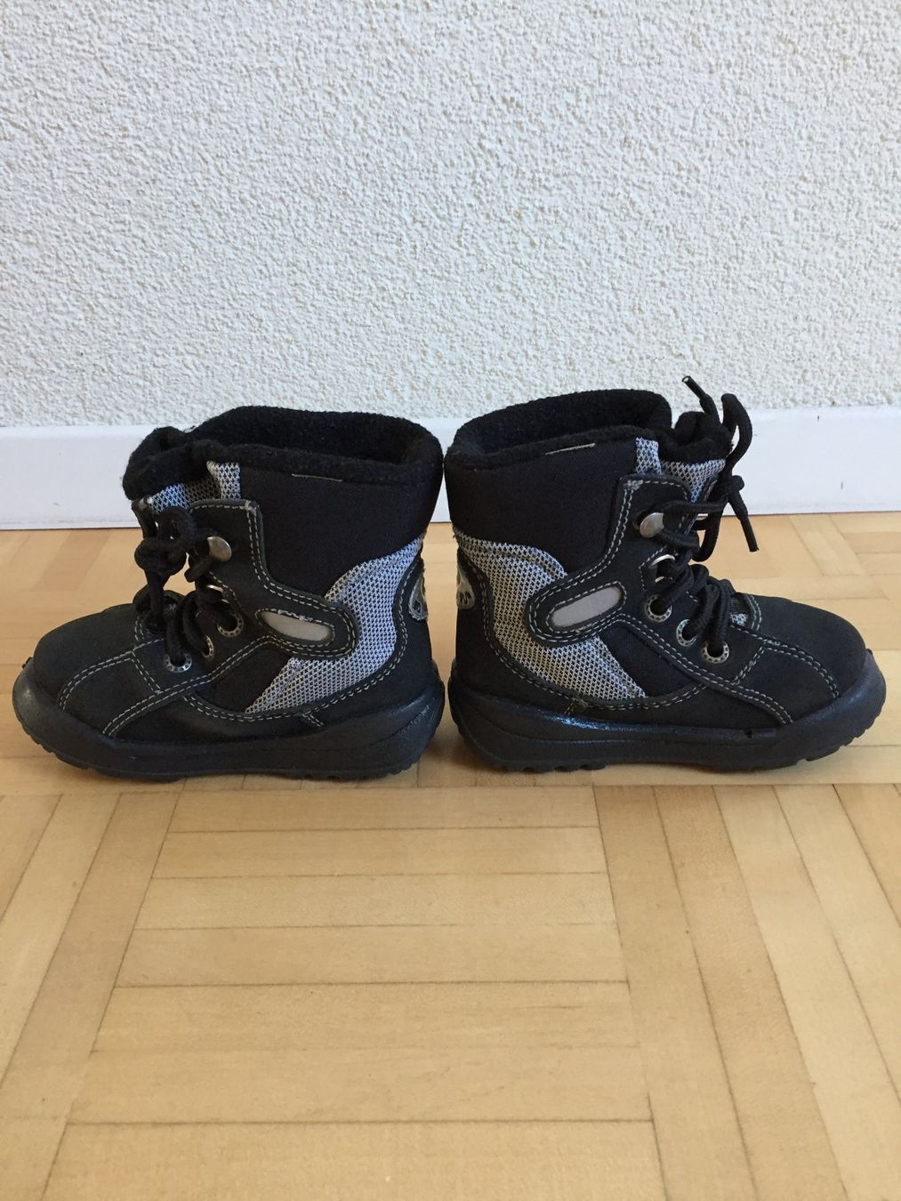 Scarpe per ragazzi: Winterschuhe für Kinder Grösse 23 – Usato da Dietikon venduto da Klopfer05 2