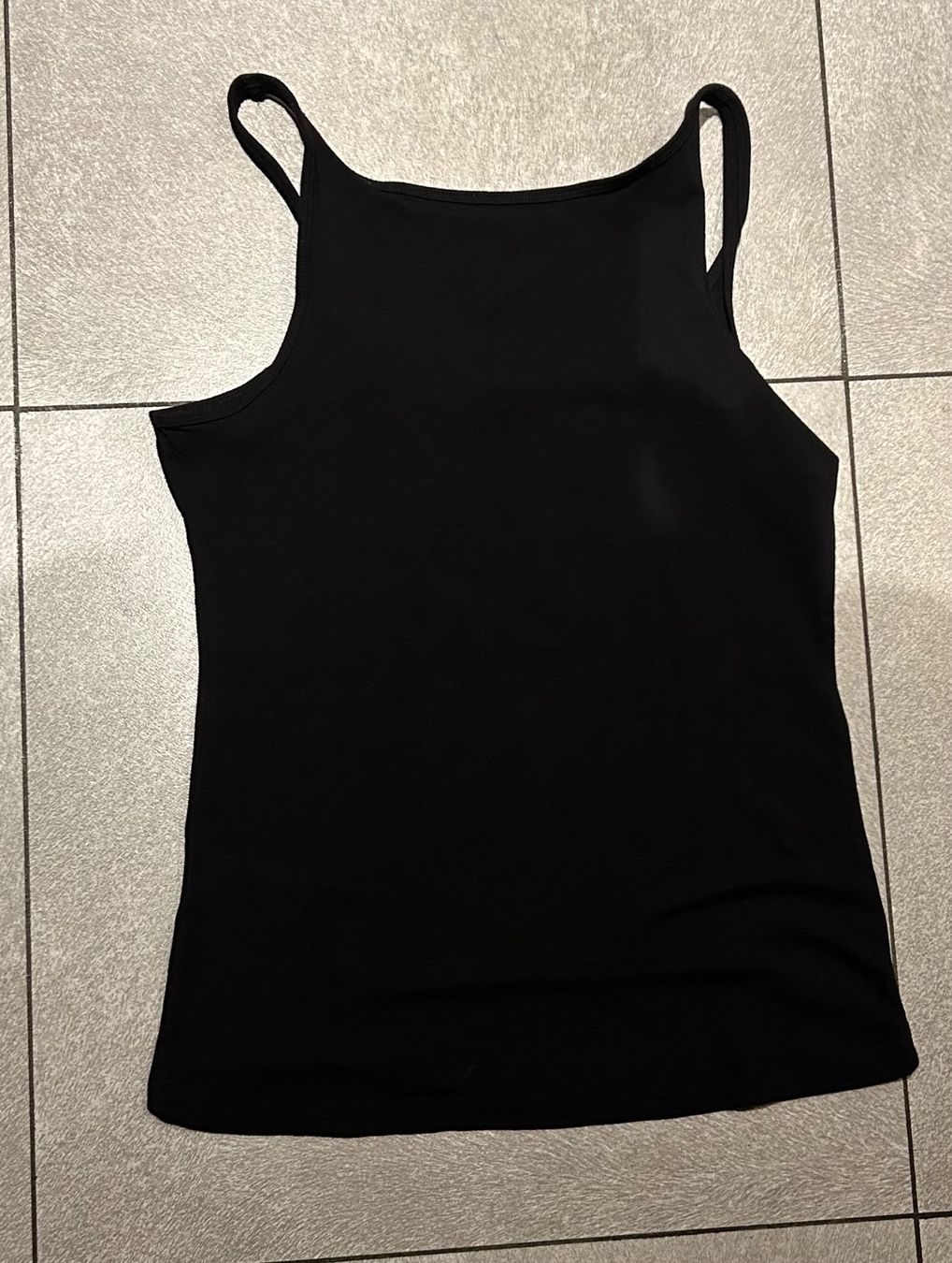 Tops: Top NOIR gr. M – Neuf (Voir description) à Arbedo par nadia1973 1