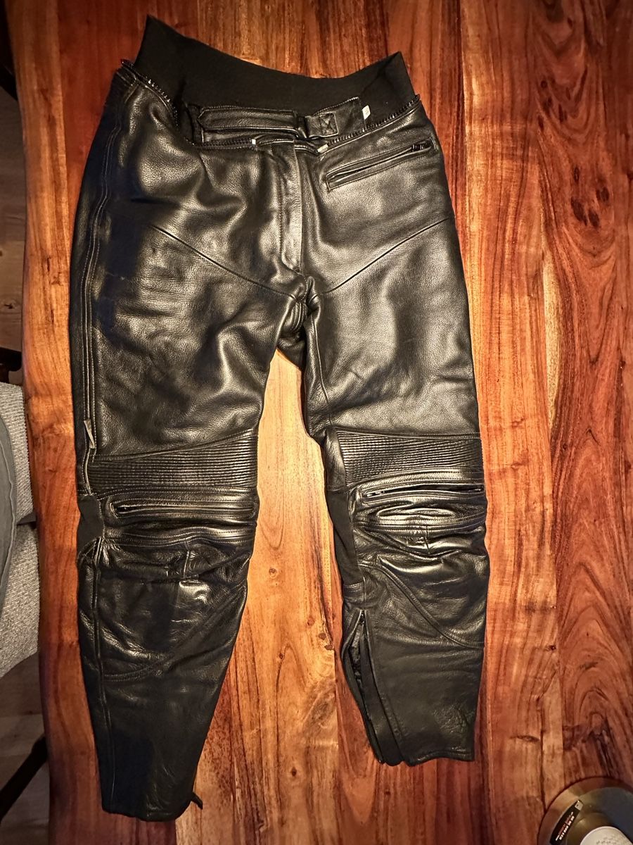 IXS Pantaloni: IXS Motorrad Lederhose, Grösse 48 – Usato da Urtenen-Schönbühl venduto da Nathalie_schori 4