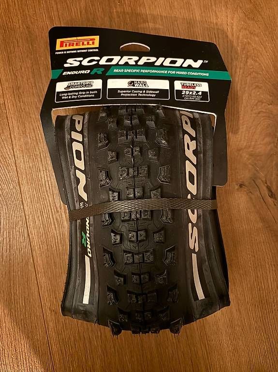 Pièces détachées: Pirelli Reifen Scorpion Enduro R – Neuf avec emballage d'origine à Schwarzenburg par Arsenalchamp