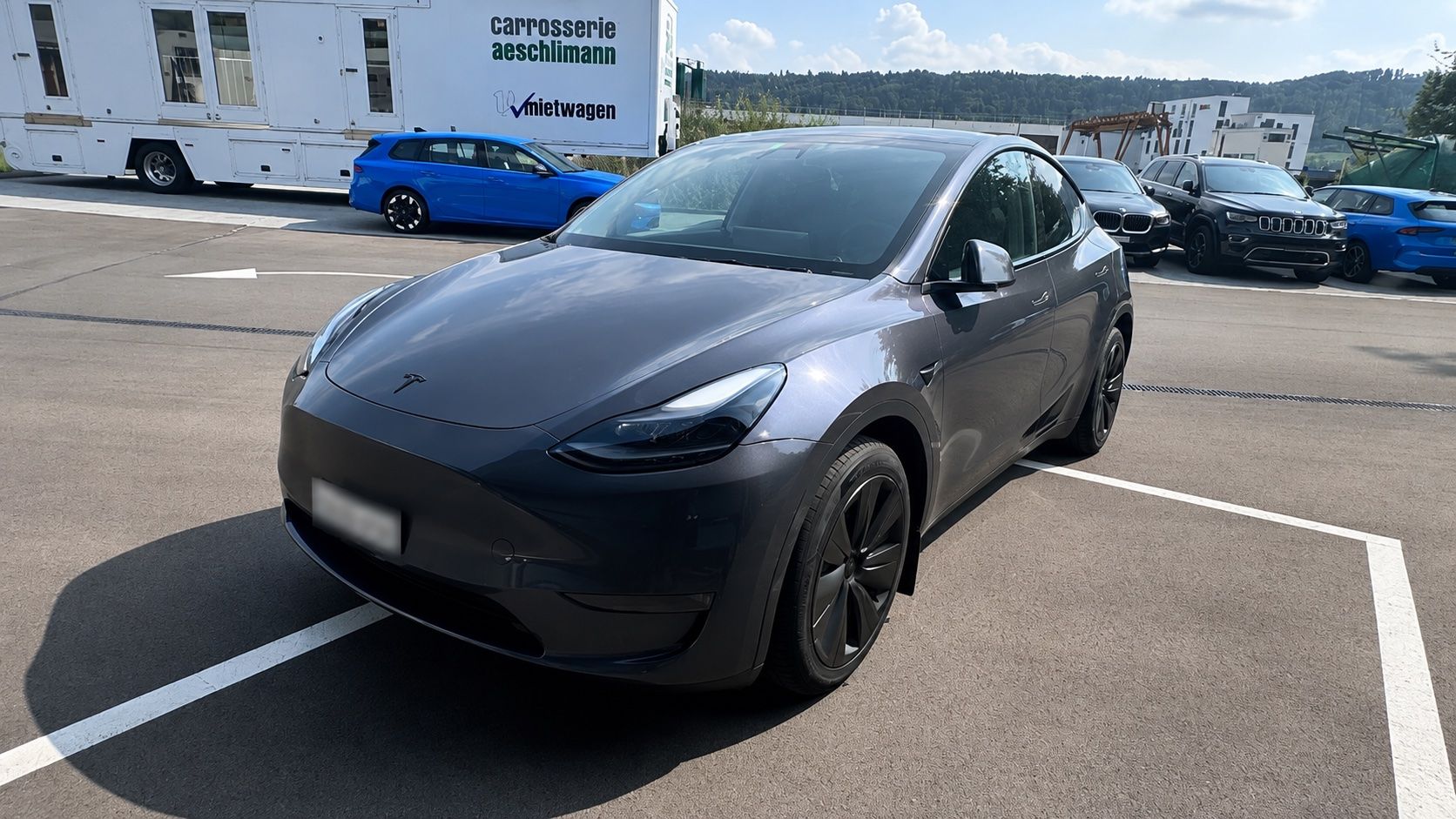Tesla Autos: Tesla Model Y Grau guter Zustand – D'occasion à Bassersdorf par Jj090915