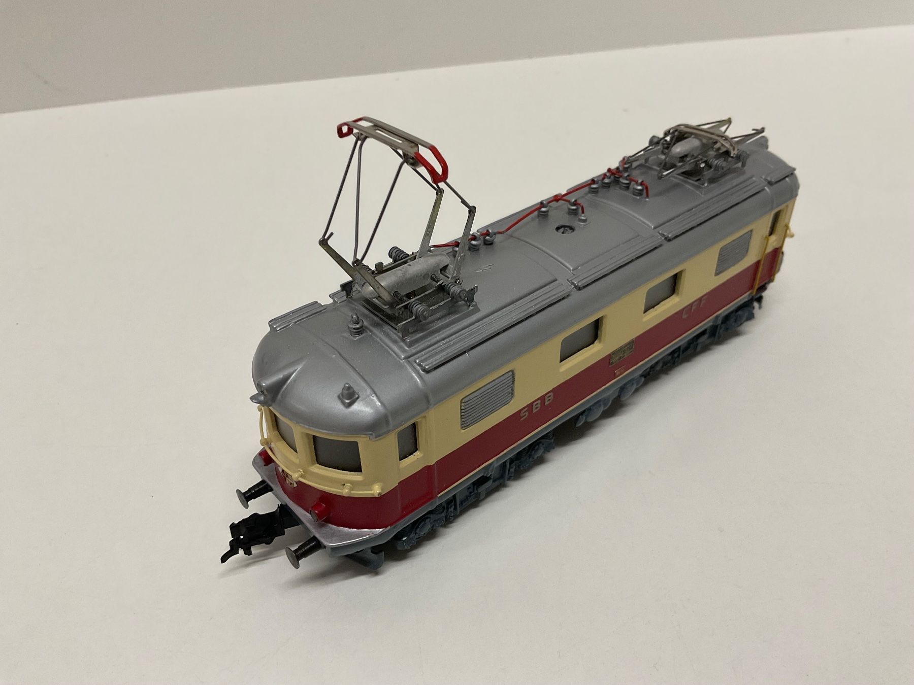 Modelleisenbahnen: Re 4/4 I TEE/SBB in DC Analog, könnte Swisstoys oder Swimo – Gebraucht aus Chur von Chur75