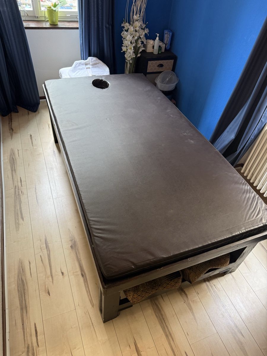 Lettini & sedie per cosmetici: Thai Massage Bett - Massageliege – Nuovo (secondo la descrizione) da Winterthur venduto da NeilMCauley 1