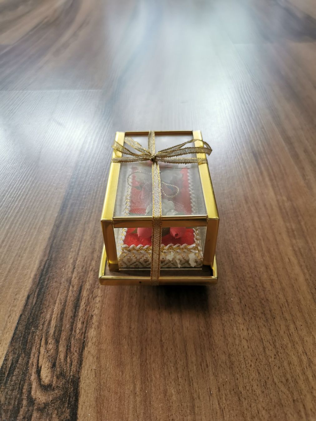 Tutte le decorazioni: Kleine Geschenkbox mit Dekoration – Usato da Glattfelden venduto da sut_q8d2 1