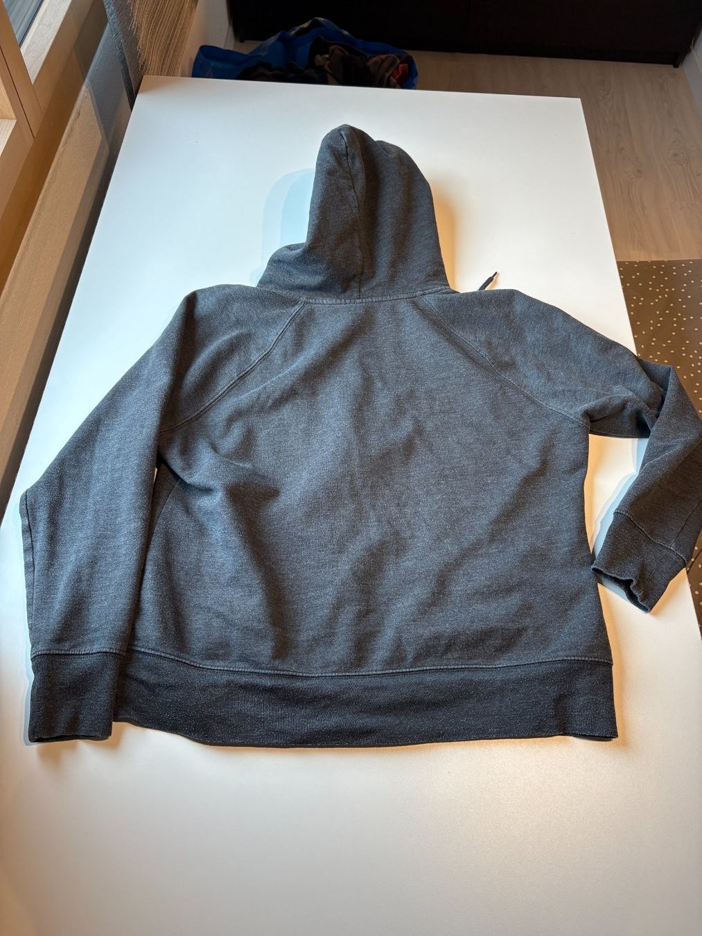 Gap Maglioni & Felpe: GAP Hoodie / Jacke, Gr. L - dunkelgrau – Usato da Mühleberg venduto da cupra80 1